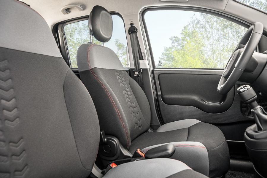 Интерьер Fiat Panda 4x4 2017 года  (фото 6 из 26)